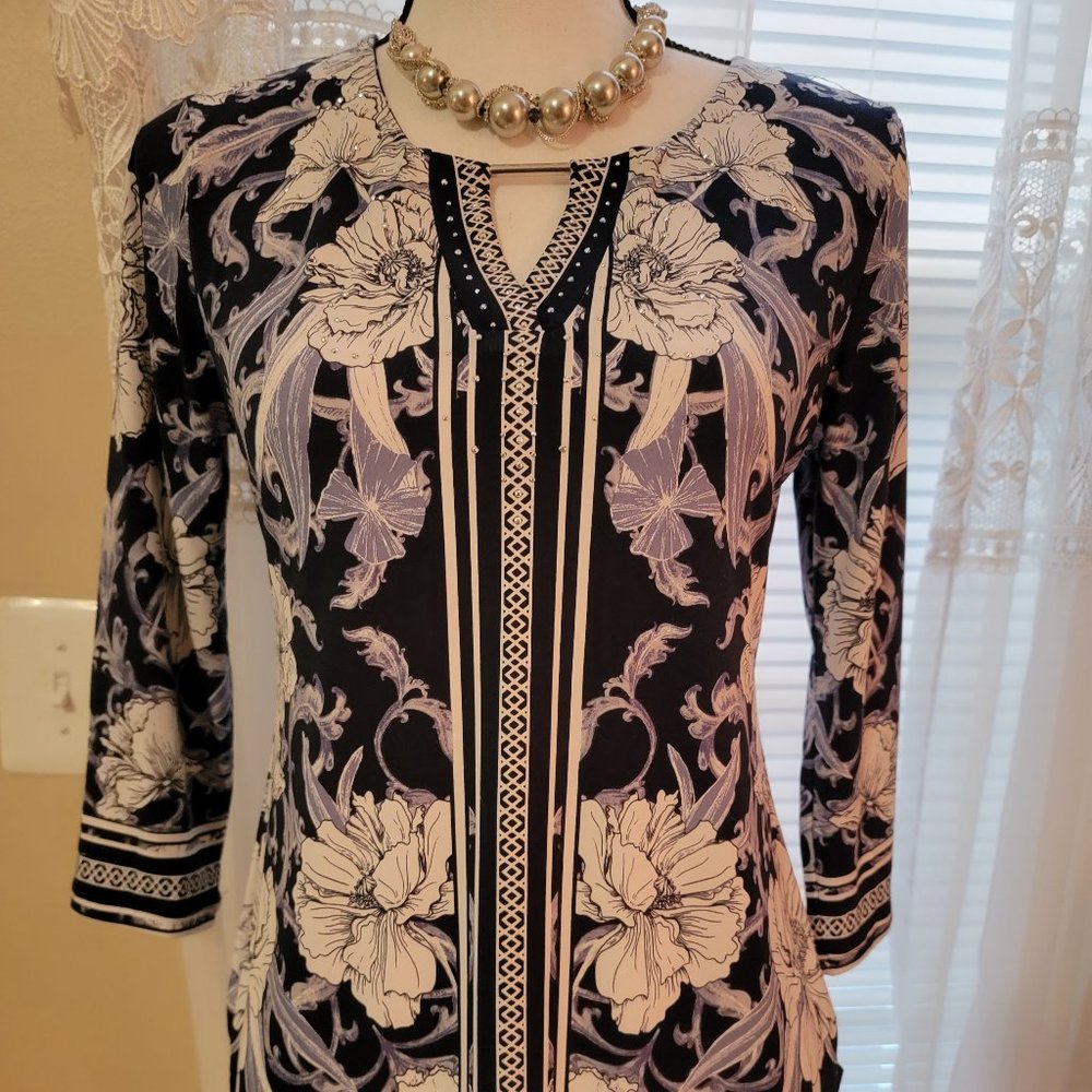 JM Collections Keyhole 3/4 sleeve blouse